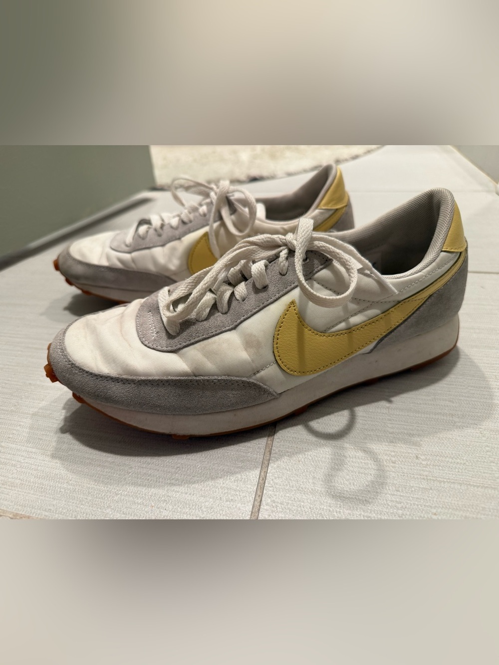 Nike Daybreak Women’s Sneaker - Cream/White with Pale Yellow Swoosh